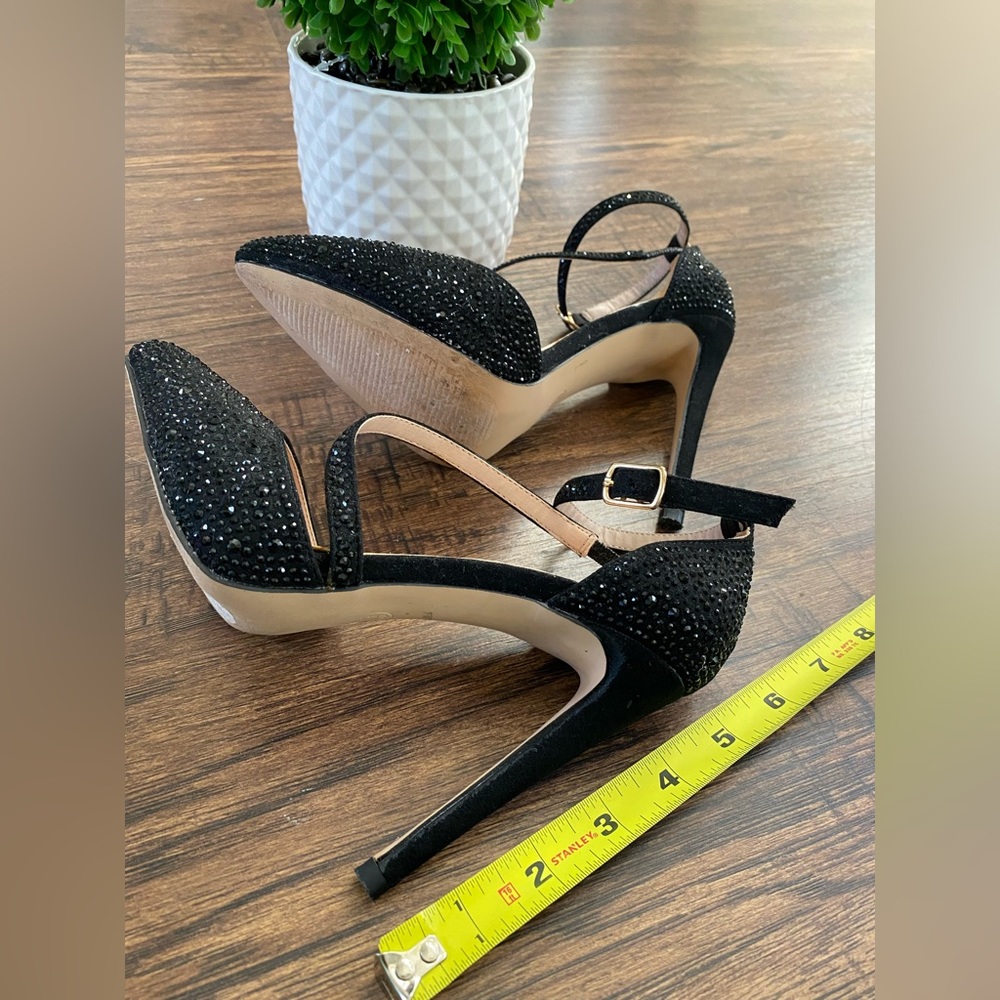 The Blossom Collection Ankle Strap Pointed Toe Heel. Size 5.5 - Picture 9 of 12